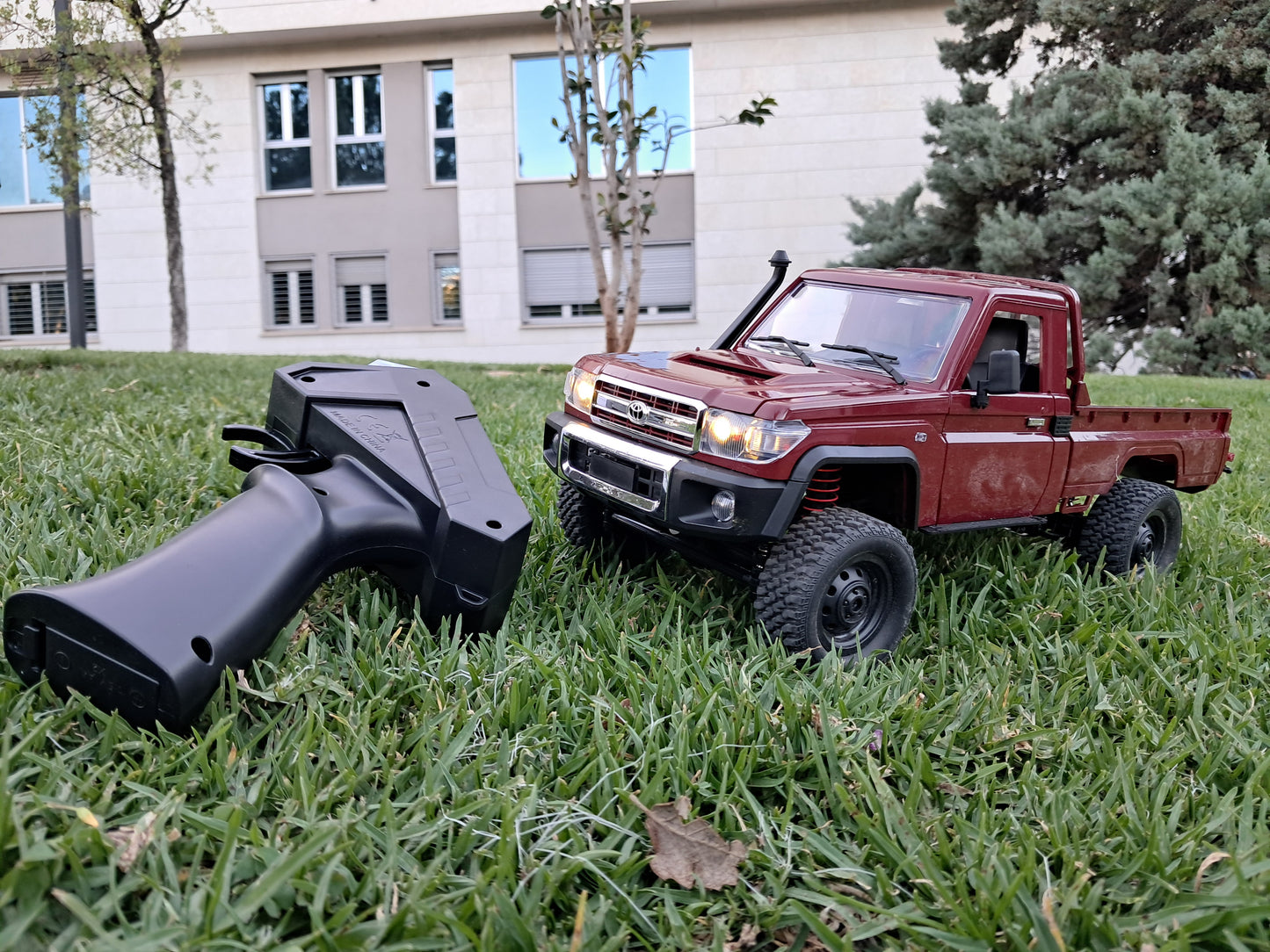 Toyota Land Cruiser RC 4x4 – Realismo y potencia a escala 1:10