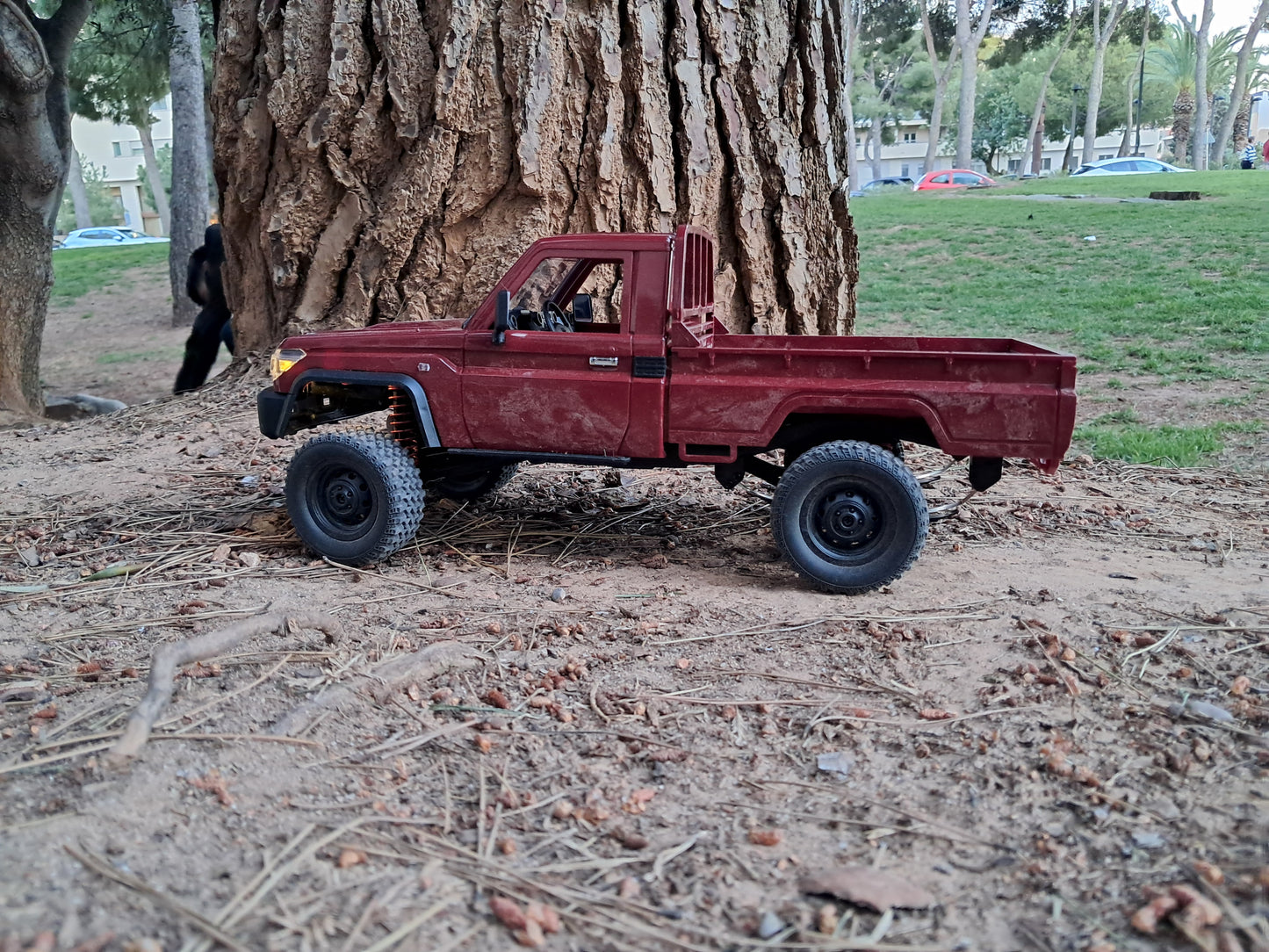 Toyota Land Cruiser RC 4x4 – Realismo y potencia a escala 1:10